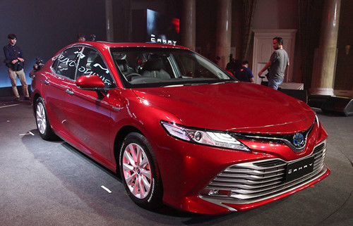 Toyota Camry 2019 đẹp lộng lẫy ra mắt, giá từ 1 tỷ đồng