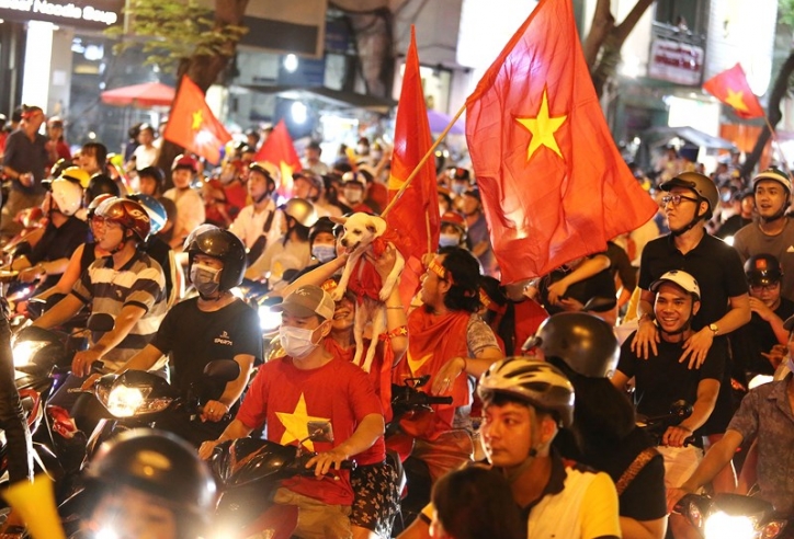 Toàn cảnh giao thông Hà Nội sau chiến thắng của tuyển Việt Nam