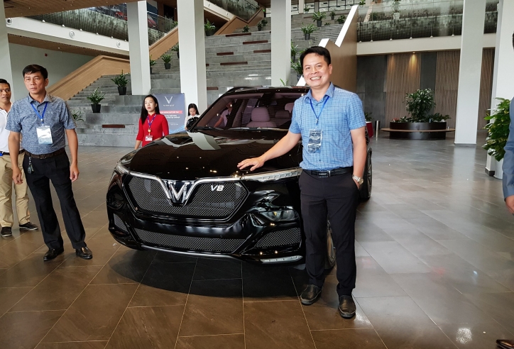 Siêu SUV VinFast Lux V8 bất ngờ xuất hiện tại Việt Nam