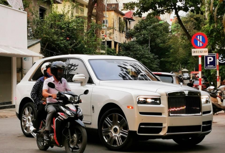 Siêu SUV Rolls-Royce Cullinan 41 tỷ đồng lăn bánh tại Hà Nội