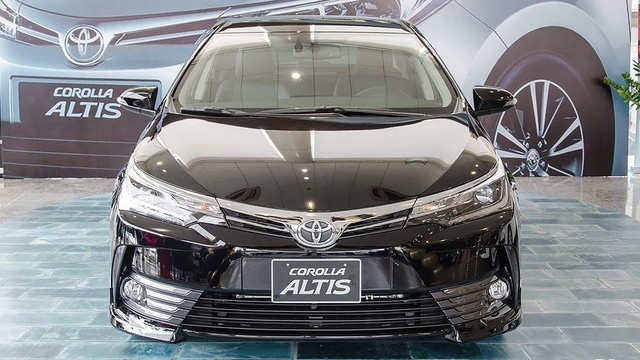 Giá Toyota Corolla Altis giảm mạnh tới 80 triệu đồng