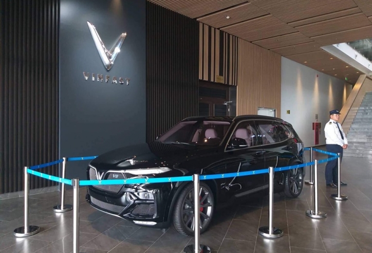 Cặp đôi VinFast Lux chính thức đến tay khách hàng