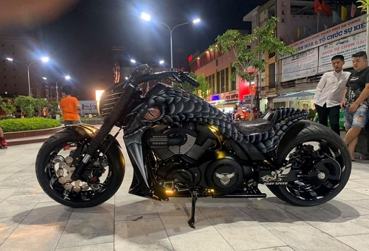 Siêu mô tô Suzuki Intruder 1800 độ độc nhất Việt Nam