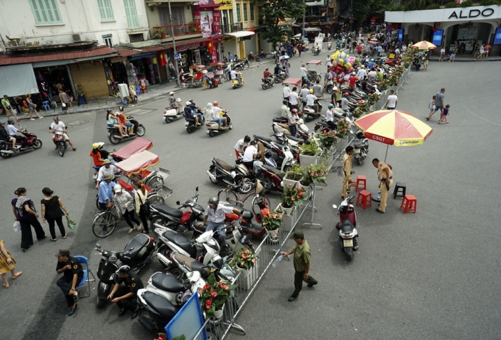 Hà Nội: Đề xuất cấm ô tô, xe máy quanh hồ Hoàn Kiếm trong 1 tháng