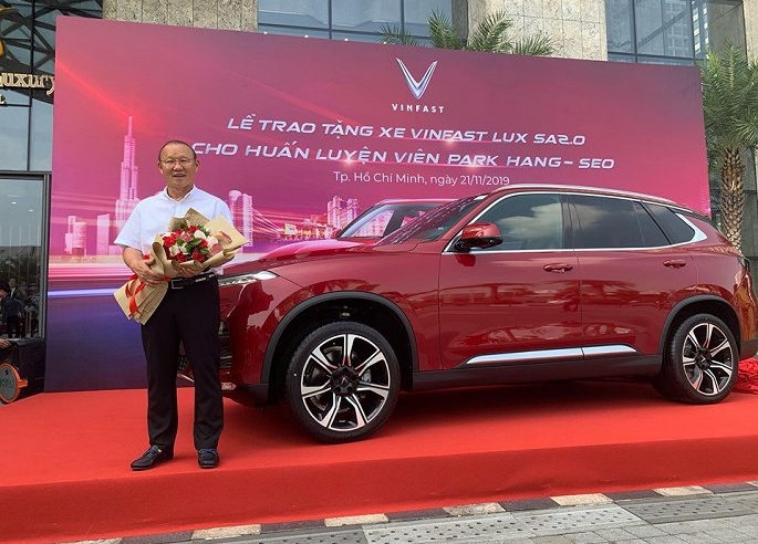 HLV Park Hang-seo được tặng bao nhiêu chiếc ô tô tại Việt Nam?