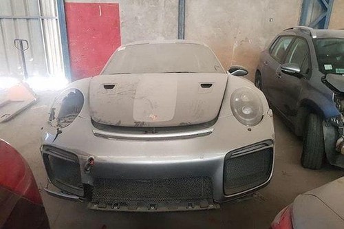 Xót xa Porsche 911 GT2 RS hơn 20 tỷ đồng bị bỏ quên đến gỉ sét