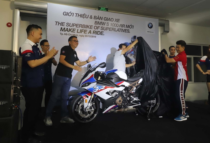 BMW S1000RR thế hệ mới ra mắt tại Việt Nam, giá từ 949 triệu đồng