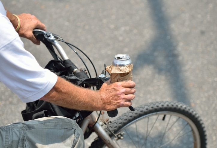 Đi xe đạp uống rượu, bia sẽ bị phạt tới 600 nghìn đồng