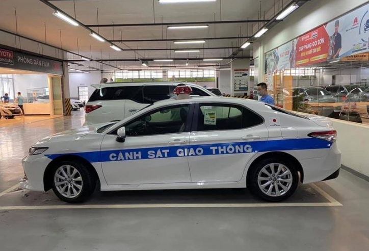 Sau VinFast Lux, Toyota Camry cũng được sử dụng làm xe CSGT