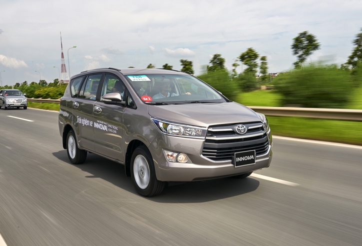 Toyota Innova: Giá lăn bánh 2023, TSKT & đánh giá xe chi tiết