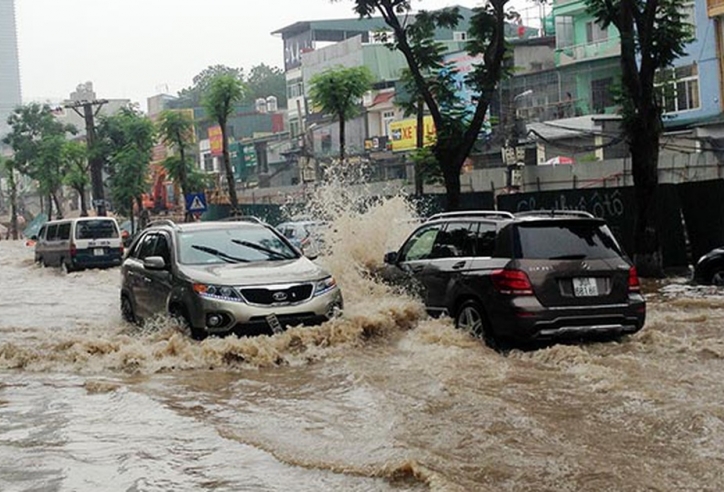 6 nguyên tắc “sống còn” khi lái xe trong thời tiết mưa bão
