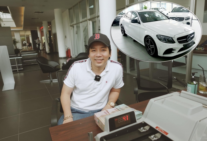 YouTuber Khoa Pug giả nghèo cầm bịch tiền đi mua Mercedes-Benz