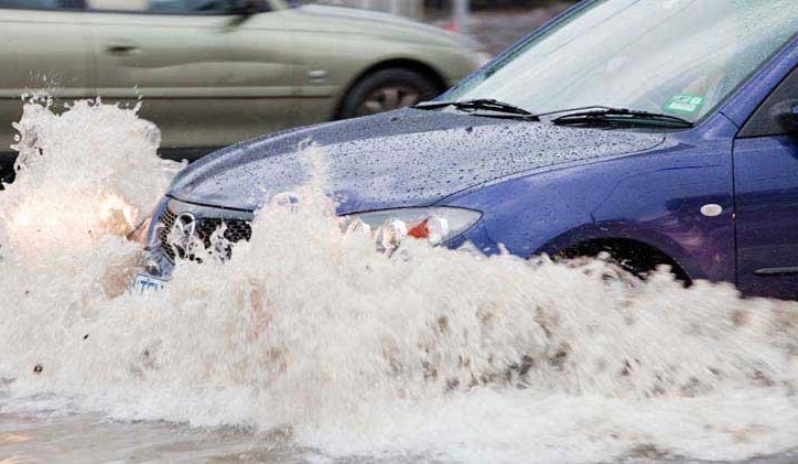 Lái xe qua vùng ngập nước: Tuyệt đối không nên bật điều hòa?