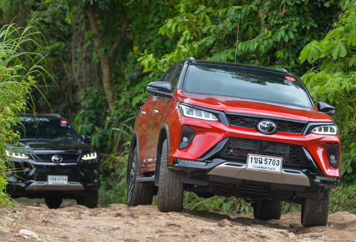 Toyota Fortuner 2021 sắp ra mắt tại Việt Nam, đại lý đã nhận cọc