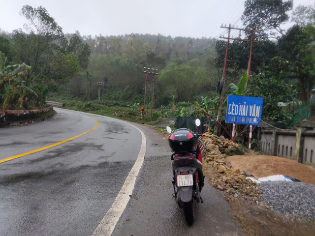 'Choáng' với chàng trai đi xuyên Việt bằng xe máy điện Pega-S