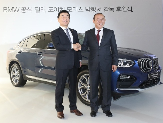 HLV Park Hang Seo được tặng thêm một chiếc BMW X4