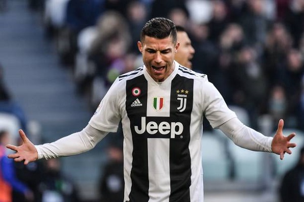 Toả sáng rực rỡ, Ronaldo phá kỉ lục ở Serie A