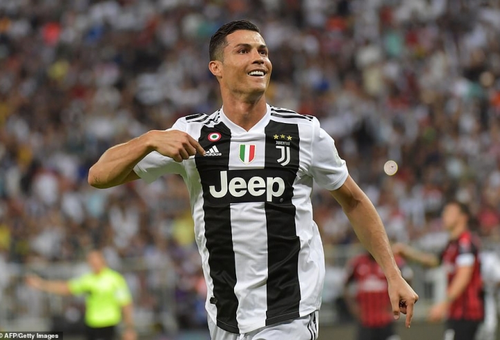 Ronaldo tỏa sáng, Juventus đoạt Siêu Cúp Italia