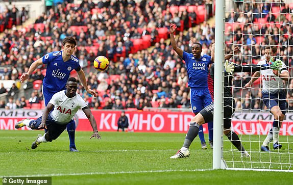 VIDEO: Sanchez đánh đầu mở tỷ số cho Tottenham