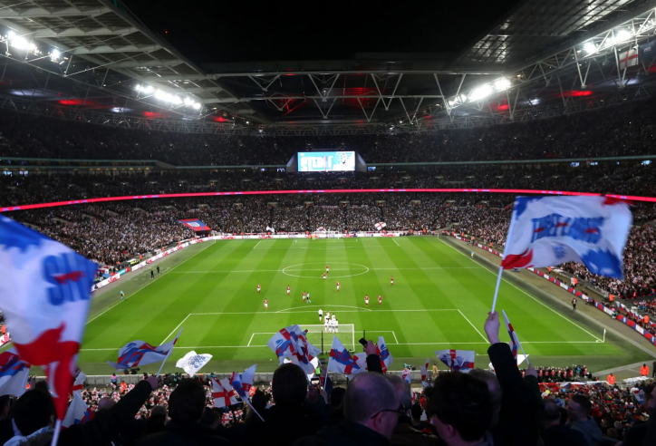 Báo động tệ nạn CĐV Anh mang chất cấm vào sân Wembley