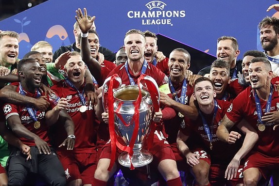 Màn ăn mừng vô địch cúp C1 cảm xúc của Liverpool