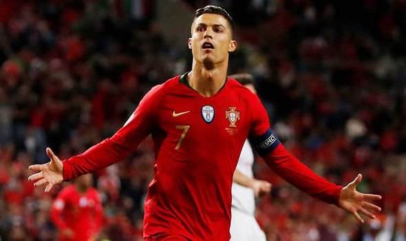 VIDEO: Siêu phẩm đá phạt của Ronaldo vào lưới Thụy Sĩ