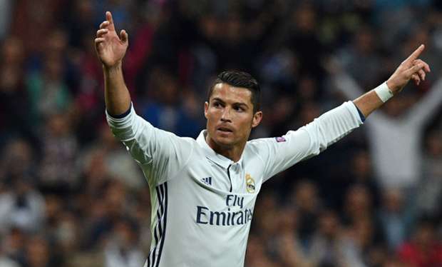 Chuyển nhượng 2/1: Lộ CLB trả Ronaldo 100 triệu euro/năm