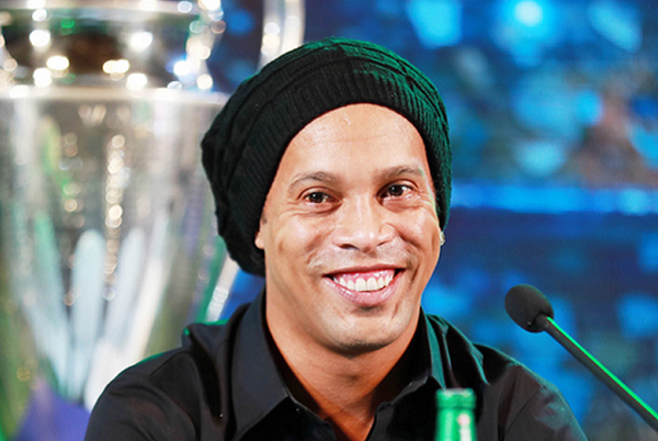 Lộ diện đội bóng đang thương lượng để chiêu mộ Ronaldinho