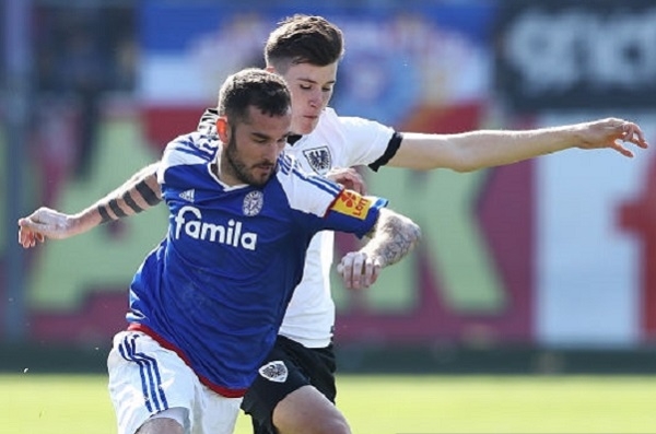Tin HOT 30/4: Trung vệ người Đức đến V-League thử việc