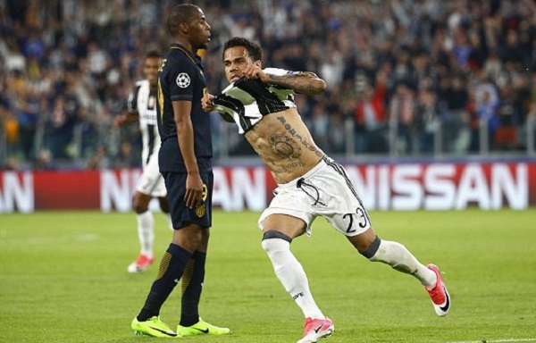 Dani Alves tỏa sáng, Juventus dễ dàng đánh bại Monaco