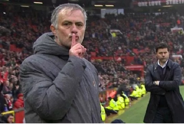 Jose Mourinho lý giải hành động ‘im mồm’ khi hạ Tottenham