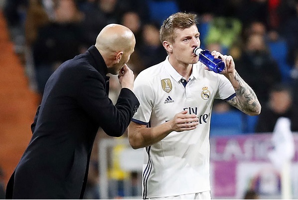 Sốc: Zidane bất mãn, sẵn sàng bán Kroos cho Man Utd