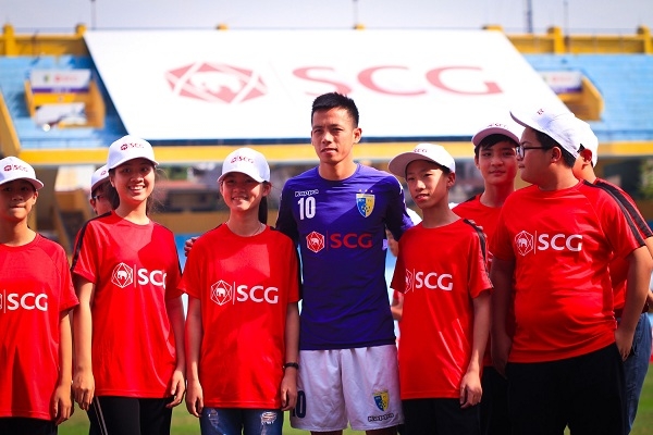 Đội trưởng ĐT Việt Nam tham dự ngày hội đá bóng trẻ em