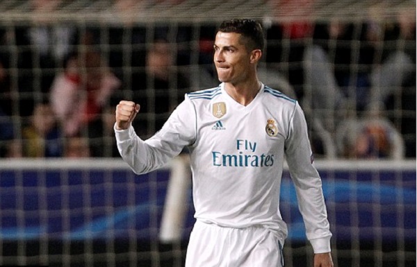Ronaldo phá kỷ lục vô tiền khoáng hậu ở Champions League