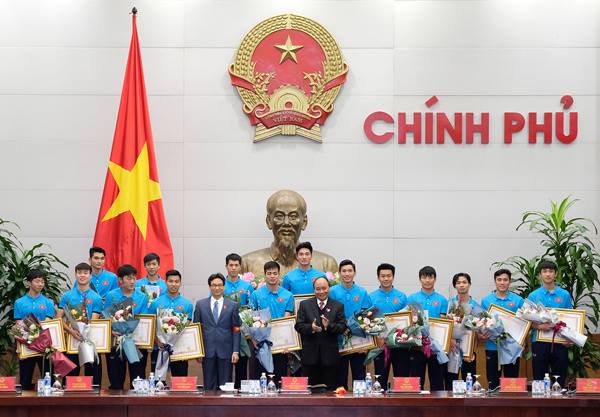Thủ tướng trao huân chương Lao động hạng nhất cho U23 VN