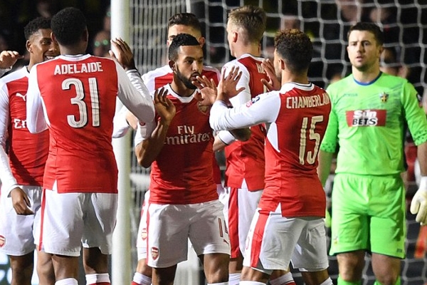 Đánh bại ‘tí hon’, Arsenal vào tứ kết FA Cup