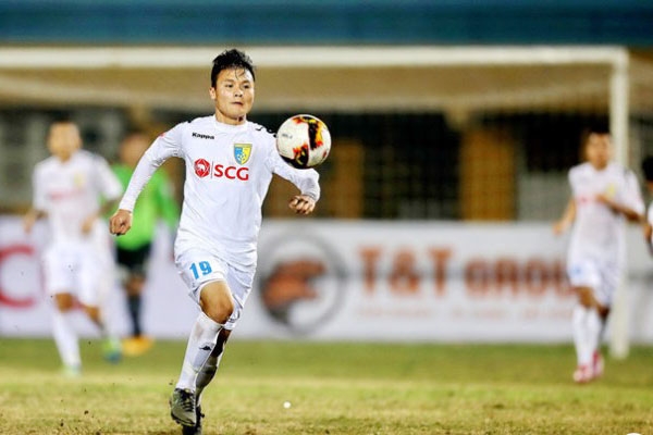 Quang Hải được vinh danh trước trận đấu B.Bình Dương