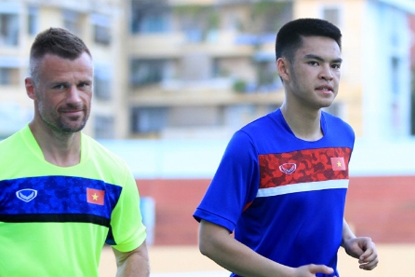 Tony Tuấn Anh chỉ tên 4 cầu thủ có thể sang CH Séc thi đấu