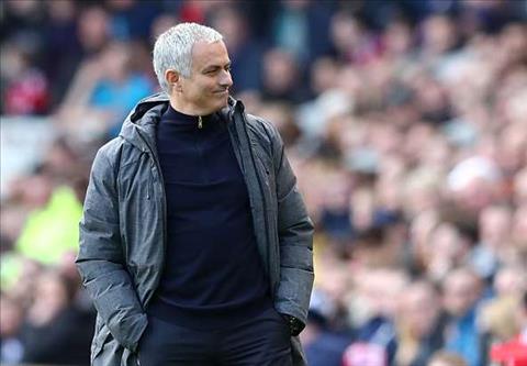 HLV Jose Mourinho hé lộ đội hình ra sân trước Everton
