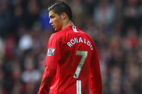 Cris Ronaldo bật mí về chiếc áo số 7 tại M.U