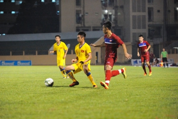 HLV Hoàng Anh Tuấn chưa hài lòng với trận thắng dễ U19VN