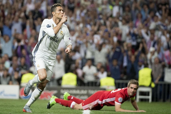 Ronaldo nói gì sau cú hat-trick vào lưới Bayern Munich?