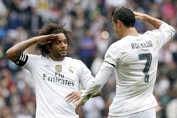 Bất lực trước Marcelo, Ronaldo ngậm ngùi nhận lỗi