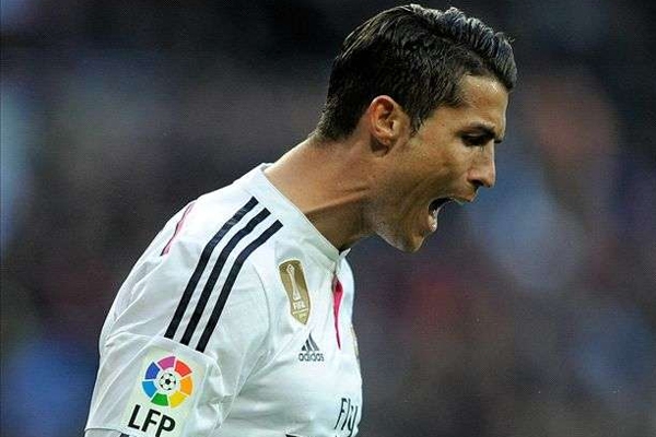 Ronaldo đấm gió, thét gì khi Messi ghi bàn thứ 3 cho Barca?