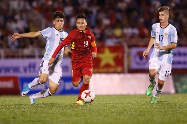 Hai vị khách đặc biệt dự khán trận thua của U20 Việt Nam