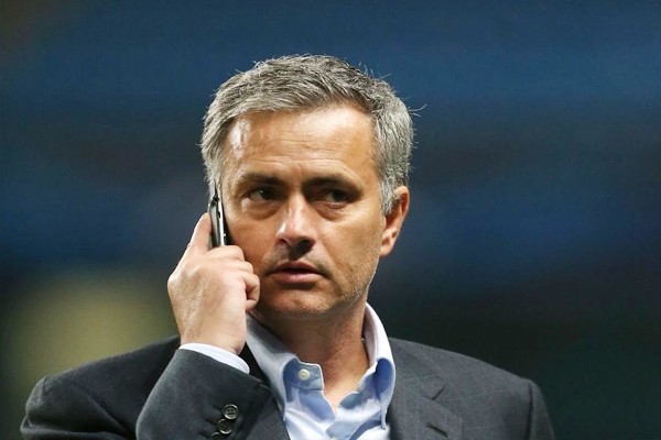 Cầu thủ gọi điện cho Mourinho yêu cầu được rời M.U