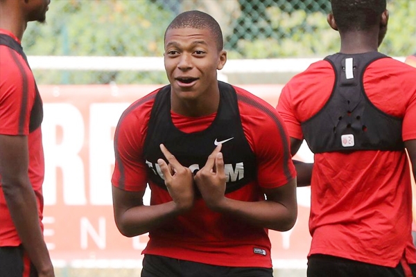 NÓNG: Monaco thông báo Mbappe sắp đến PSG