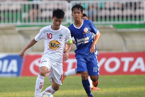 Tin bóng đá Việt Nam 23/11: Đua với PVF, HAGL nâng cấp học viện bóng đá