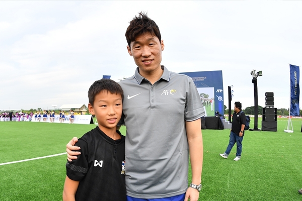 Thái Lan ra mắt Trung tâm bóng đá đình đám hơn với Park Ji Sung