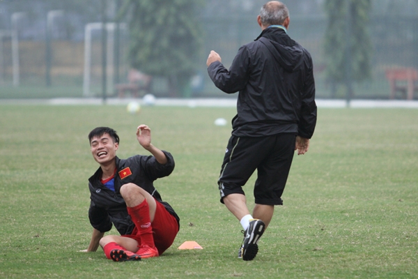 Văn Toàn bị thầy Park lên gối, U23 Việt Nam loại 4 cầu thủ